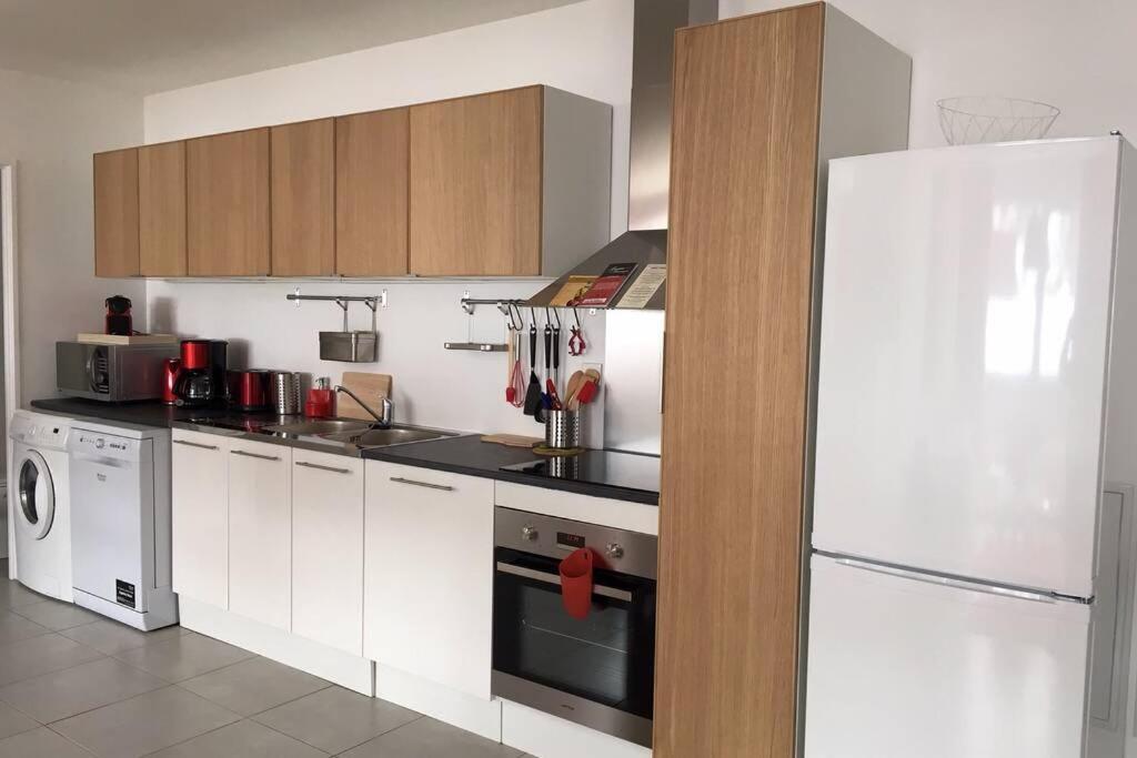 Rouge Canneberge -8 Personnes- 84M2 Vue Degagee Setaz فالوار المظهر الخارجي الصورة